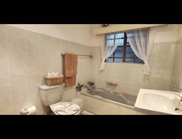 3 BEDROOM SIMPLEX FOR SALE IN CHASE VALLEY